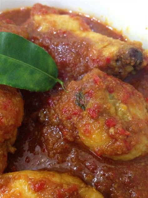 They are a very common thickening agent in malay, indonesian, nyonya and eurasian cooking. Ayam Buah Keras (Candlenut Chicken) | Cooking, Food, Chicken