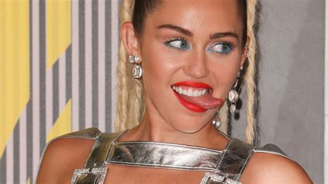 Ausziehen F R Miley Cyrus S Ngerin Plant Nackt Show Promiflash De