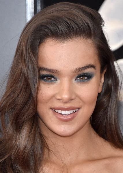 Fan Casting Hailee Steinfeld As Batgirl In Justice League The Attack