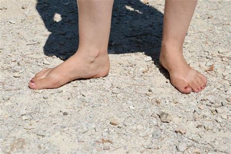 Flash News Introducing Blue Ice Barefoot Nudity Photos