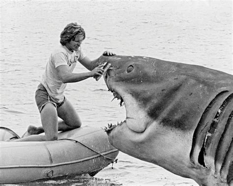 21 Amazing Behind The Scenes Photos From The Making Of Jaws 1975 ~ Vintage Everyday