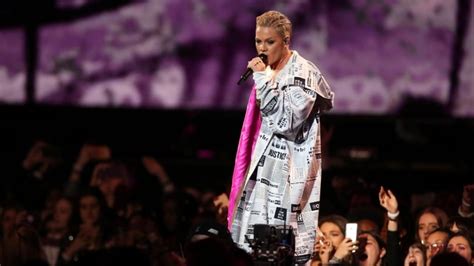 Us Singer Pink Says She Tested Positive For Covid 19 Cbc News