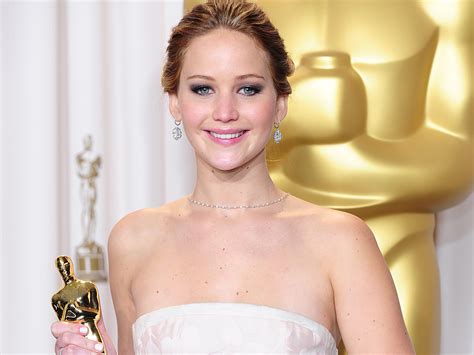 Jennifer Lawrence Debunks The Myth That She Faked Her Oscars Fall It