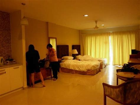 Diğer açık alanlar, plaj ve otel. photo0.jpg - Picture of Marina Island Pangkor Resort ...