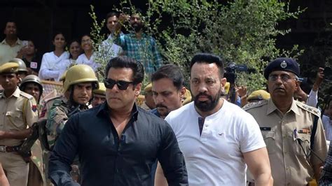 Salman Khan Gets Gun License After Meeting With Mumbai Top Cop Over