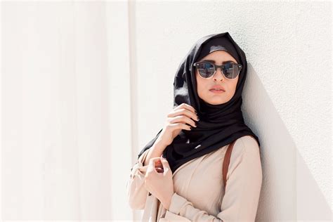 5 Tips Memakai Hijab Bagi Pengguna Kacamata Agar Nyaman Dan Stylish Bukareview