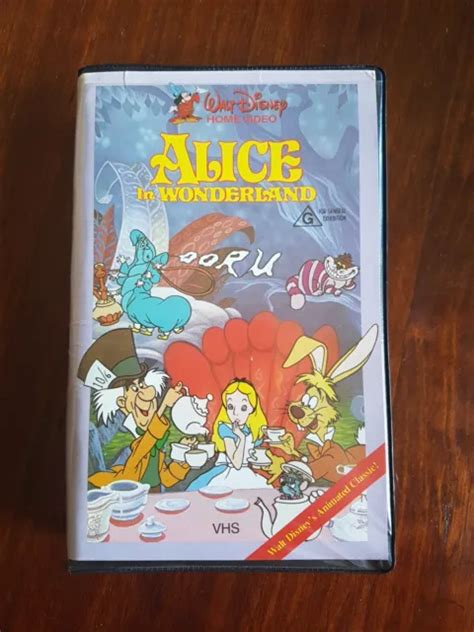 Walt Disney Classic Video Alice In Wonderland Vhs Video Clam Shell