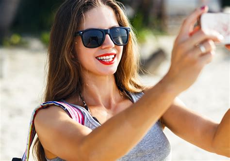 New Study Reveals Why Women Take Sexy Selfies UNSW Newsroom
