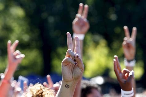 Thousands Form Human Peace Sign To Remember John Lennon