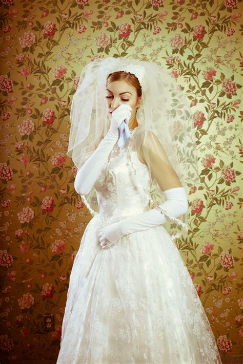 Dianne Wearing A 50s Wedding Dress And Veil From Xtabay Bridal Photo