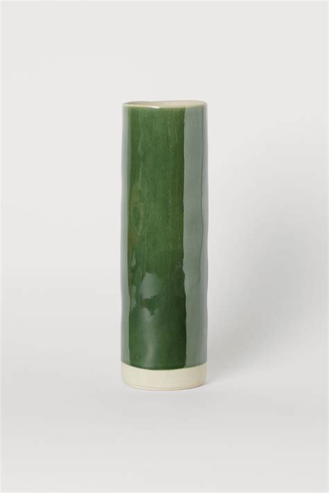 Diese vase ist von einer einfachen ovalen form inspiriert. Tall Ceramic Vase | Ceramic vase, Vase, H&m home