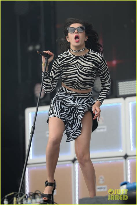 Full Sized Photo Of Charli Xcx Inflatable Guitar Radio Big Weekend Ella