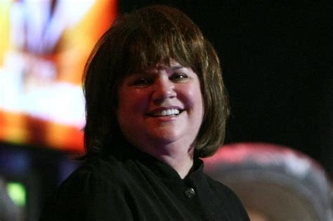 linda ronstadt discusses struggle with parkinson s