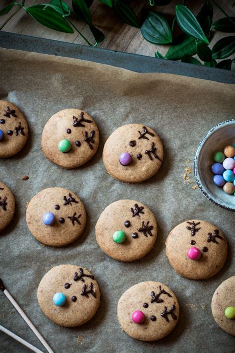 Bake healthy reindeers cookies with almond butter | Rezept ...