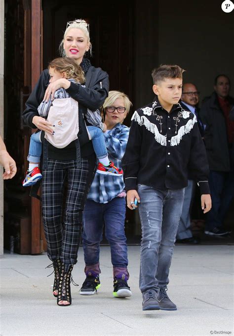 Gwen Stefani Emmène Ses Enfants Kingston Zuma Et Apollo à L église à North Hollywood Le 10