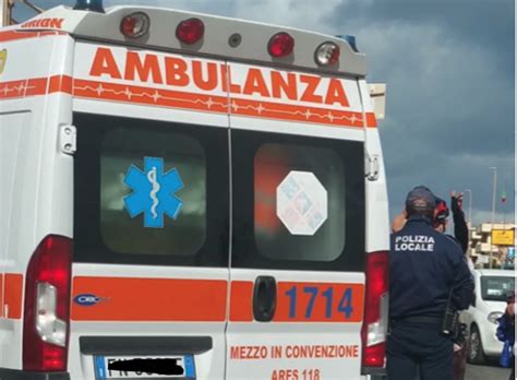 Torvaianica Investito Mentre Attraversa Sulle Strisce Ferito 41enne