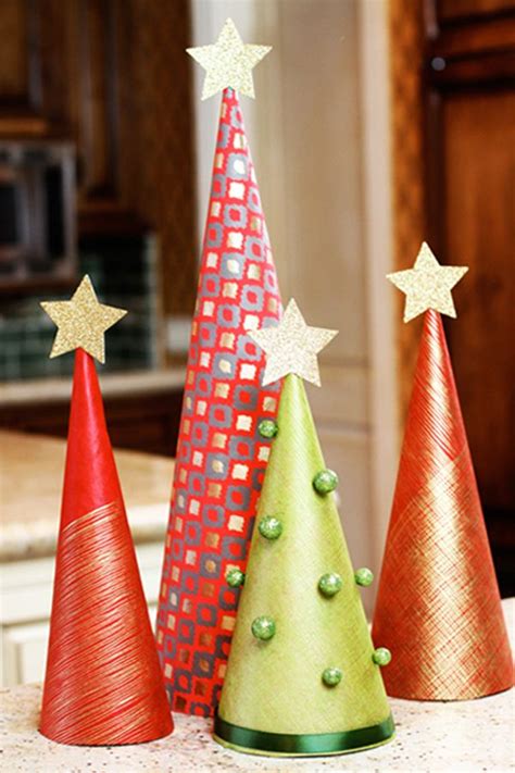 Paper crafting ornaments are inexpensive and creative home decorations. DIY Wrapping Paper Trees | クリスマス