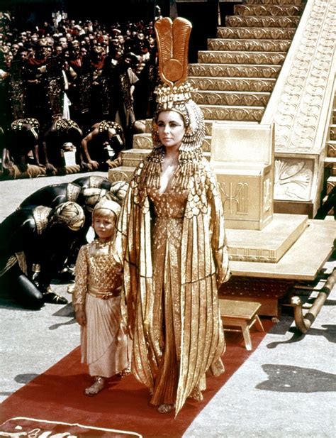 101 Iconic Movie Dresses Elizabeth Taylor Cosmopolitanuk Queen Cleopatra Cleopatra Costume