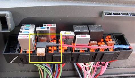 freightliner truck fuse box