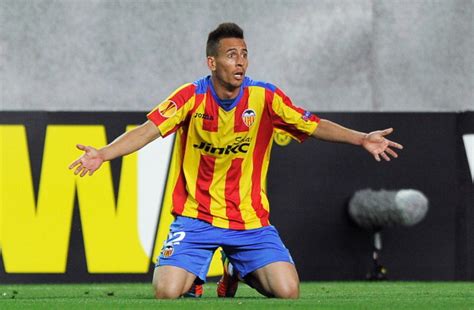 Born in cartaxo, santarém district, pereira started playing football in 2001 at sport lisboa e cartaxo, a subsidiary club of s.l. Hannover sign Valencia defender Joao Pereira
