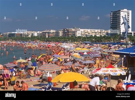 Crowded Beach And Sea Salou Costa Dorada Spain Stock Photo Alamy