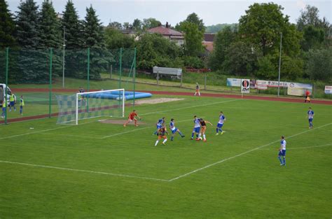Dominik z kanału 'dominik futbolove' prezentuje najkrótszy mecz, który odbył się w historii piłki nożnej. Błękitni vs Igloopol mecz piłki nożnej już 08.06 na ...