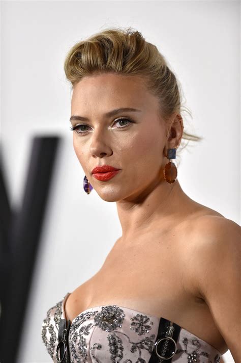 She has a sister, vanessa johansson, who is also an. Scarlett Johansson - "Marriage Story" Premiere in LA ...