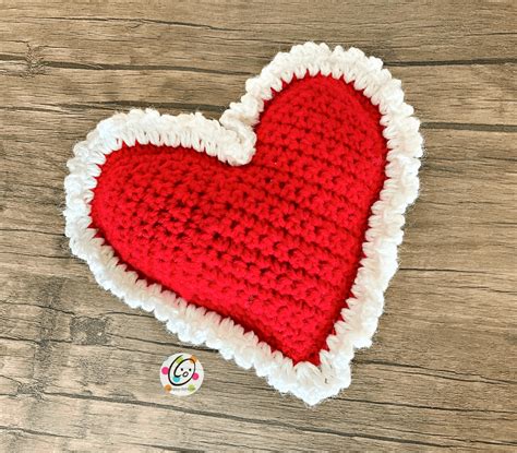 Free Crochet Pattern Little Heart Pillow