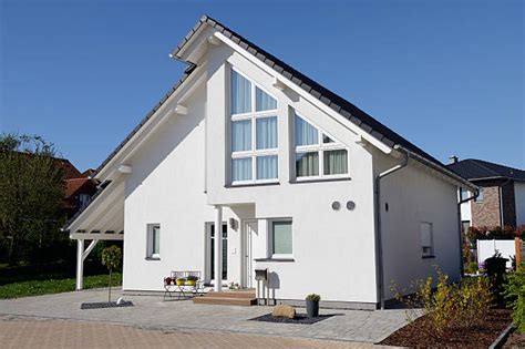 Nutze jetzt die einfache immobiliensuche! Einfamilienhaus Deutsch - Bilder und Stockfotos - iStock