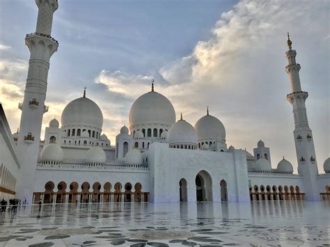 Experience The Incredible Sheikh Zayed Grand Mosque A Must Visit