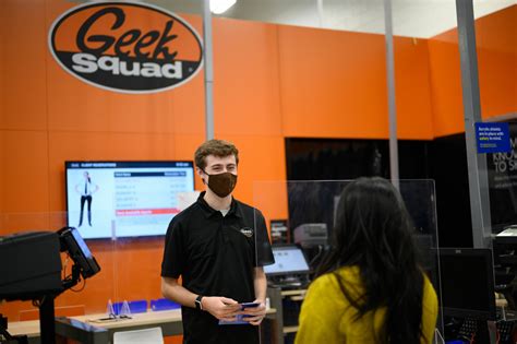 Geek Squad Agent Helping Customer Best Buy Corporate News And Information