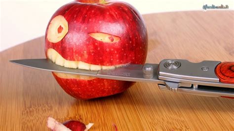 Sfondilandiait Sfondo In Hd Gratis Di Apple Biting A Knife Per Pc
