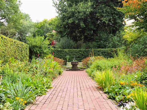 30 Elegant English Garden Designs and Ideas