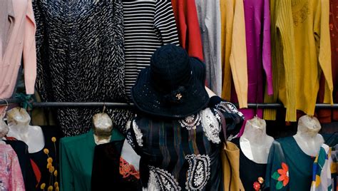 8 Tips Beli Dan Memilih Baju Di Thrift Shop Aman Dan Ramah Lingkungan