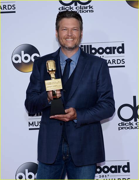 blake shelton is people s sexiest man alive 2017 photo 3987456 blake shelton sexiest man
