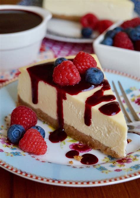 New York Cheesecake With Mixed Berry Coulis New York Baked Cheesecake