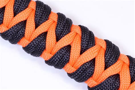 Learn how to make a heart knot with paracord. How to Make a Variation of the "Caged Solomon" - Paracord Bracelet - BoredParacord | Paracord ...