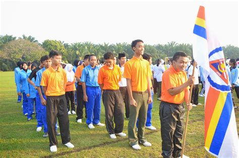 It is located to the south of kluang town and is within the simpang renggam parliamentary constituency. SMK LAYANG-LAYANG KLUANG JOHOR: KADET PERTAHANAN AWAM SMK ...