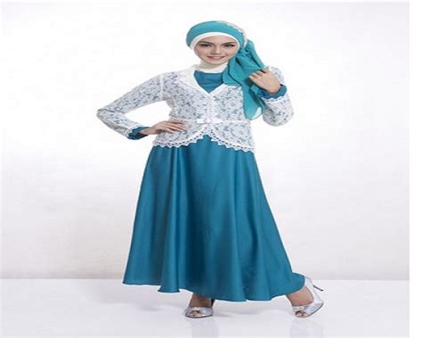 Model Baju Brokat Terbaru Muslim Terusan Kombinasi Batik Lengan Pendek