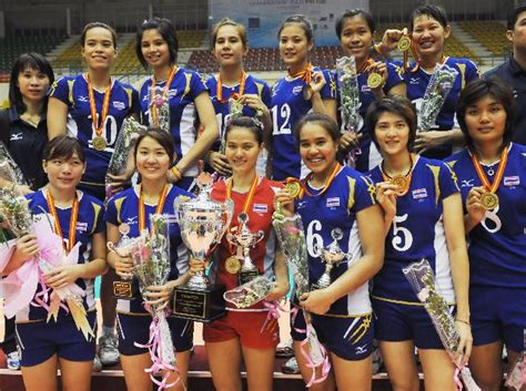 แคมป์วอลเลย์บอลหญิงทีมชาติไทย ติดโควิด 22 คน ต้องถอน. นักวอลเลย์บอลหญิงทีมชาติไทย