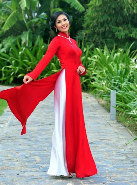Ngắm Hoa Hậu Việt Xinh đẹp Nền Nã Trong Tà áo Dài Truyền Thống