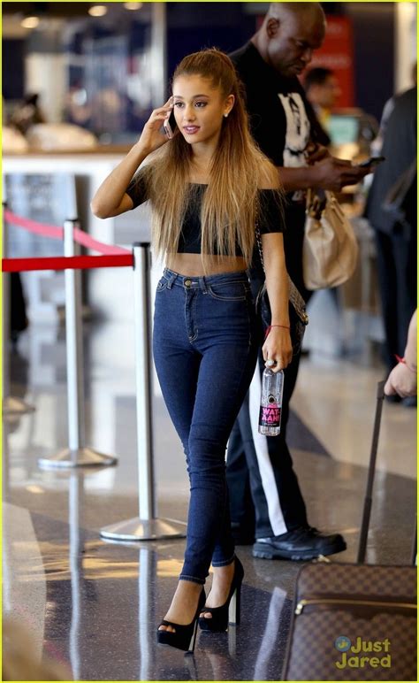 Ariana Grande Doesn T Let Traveling Stop Her From Wearing A Crop Top Ariana Grande Outfits