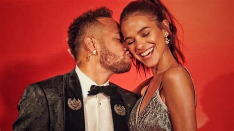 Bruna reis maia (born 4 august 1995), known professionally as bruna marquezine, is a brazilian actress. Neymar Jr & His New Girlfriend 2019 (Bruna Marquezine ...