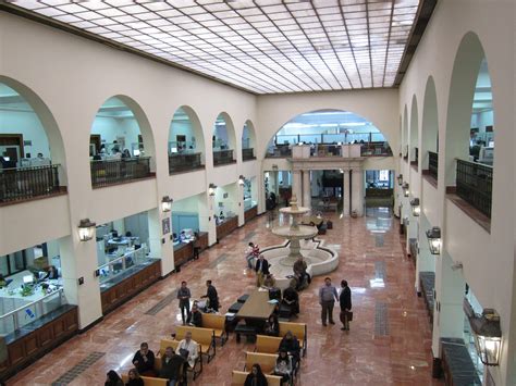 Lo acredita un informe del servicio de estudios de la caixa. Más impuestos y menos sueldo, la clase media está a la ...