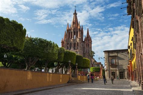 Opinión De La Plaza Principal Y Del San Miguel Church En El Centro