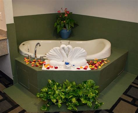 Our guests appreciate its spacious rooms and pool. 34 Romantic Hotels in Houston with Jacuzzi in Room!