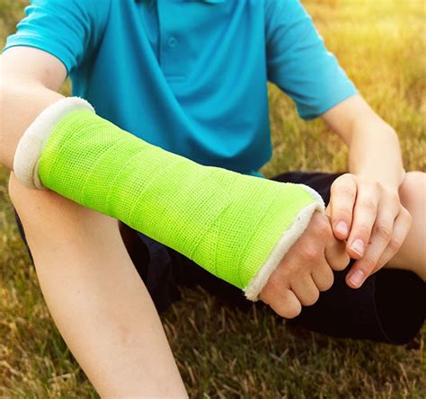 How To Care For Broken Bones | Henry Ford LiveWell