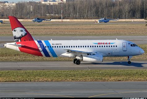 Sukhoi Ssj 100 95lr Superjet 100 Rrj 95lr Yamal Airlines Aviation