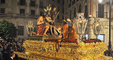 La veneración a la advocación de la virgen del valle en esta ciudad data desde muy antiguo, ya que llega a la ciudad, según la tradición, como regalo a san fulgencio (obispo de astigi) por parte del arzobispo de sevilla san leandro. Y Sevilla Lo Llama Pasión: Misterio de la Coronación de ...