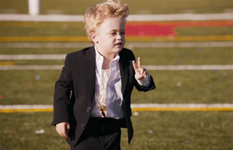 Après avoir fait face en décembre dernier au décès de son père, alan thicke, l'acteur de la série quoi de neuf docteur ?, le chanteur s'est fait. Video: Robin Thicke feat. Kendrick Lamar & 2 Chainz - Give ...